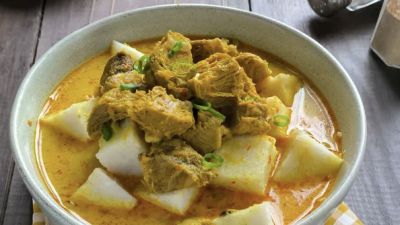 Lontong Kari Khas Bandung: Wisata Kuliner yang Membuat Ketagihan