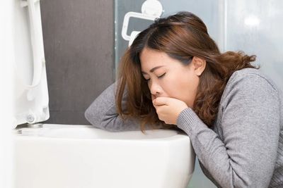 5 Arti Mimpi Muntah Menurut Primbon Jawa yang Perlu Diketahui