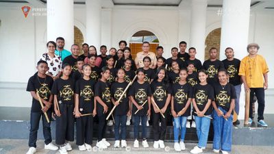 Wali Kota Ambon Apresiasi Permainan Orkestra Suling Bambu Telutih Maluku Tengah