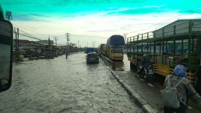 Banjir Lumpuhkan Jalur Semarang–Demak, Arus Lalu Lintas Macet Parah
