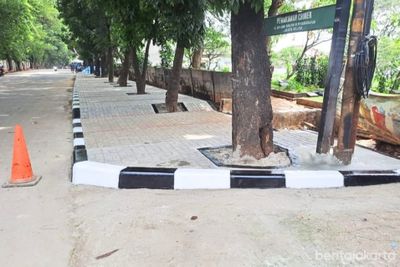 Jalan Ulujami Raya Dibangun Trotoar Baru untuk Kenyamanan Pejalan Kaki