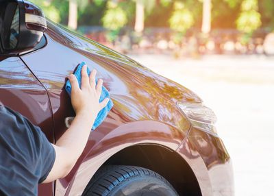Microfiber vs Kanebo, Mana yang Lebih Aman untuk Menjaga Kilau Cat Mobil?