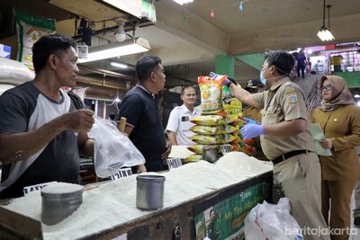10 Pedagang Beras di Jakarta Mendapat Teguran karena Menjual di Atas HET, Pemprov DKI Tekankan Pengawasan Pangan yang Ketat