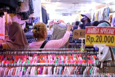 DKI Jakarta Dukung Larangan Penjualan Pakaian Bekas Impor