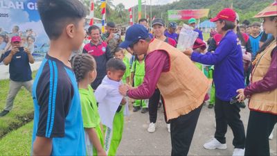 Bupati Nunukan Pimpin Pembagian Serentak Seragam Sekolah Gratis
