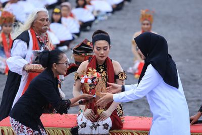 Dari Papua hingga Amerika, Penari Diaspora Merinding Ikuti Prosesi Meras Gandrung di Banyuwangi