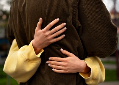 5 Pekerjaan Unik yang Ternyata Punya Gaji Fantastis, Ada yang Cuma Modal Peluk!