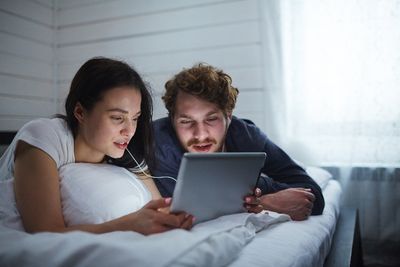 Digital Intimacy vs Real Connection: Saat Dunia Maya Gak Bisa Obati Rasa Kesepian