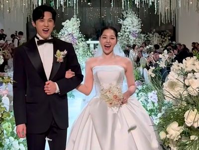 Yoon Sun Woo dan Kim Ga Eun Resmi Menikah, Ini Momen Bahagia Mereka