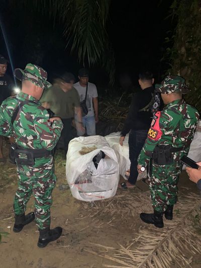 Penyelundupan 5 Karung Ball Press Berhasil Digagalkan Satgas Pamtas RI–MLY Yonkav 13 SL