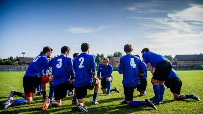 Perjuangan Pemain Sepak Bola Indonesia: Dari Lapangan Kampung ke Liga Profesional