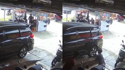 Nyaris Celaka, Pegawai Cuci Mobil Ini Jadi Pahlawan Gara-Gara Kayu