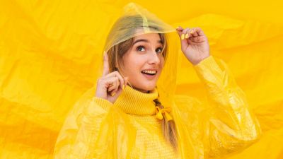 Memilih Perlengkapan Fashion untuk Musim Hujan