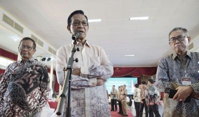 Dihadiri Mahfud MD Hingga Soimah Pada Dialog Antar Generasi di DIY, Sultan HB X Ingatkan Perbedaan Suku Jangan Buat Perpecahan Bangsa