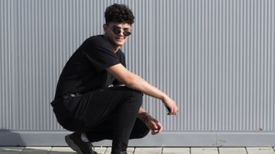 Gaya Outfit Serba Hitam: Elegansi yang Tak Pernah Pudar