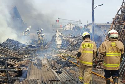 Kebakaran di Kebon Pala Diduga Dipicu Korsleting, Empat Rumah dan Gudang Dekorasi Terbakar