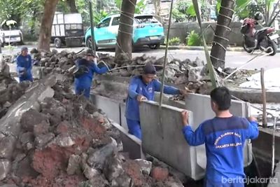 Saluran Air di Jalan Darmawangsa IV Direvitalisasi
