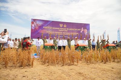Menhan, Mentan hingga Panglima TNI Panen Kedelai di Lahan Seluas 30 Hektare di Lampung Utara