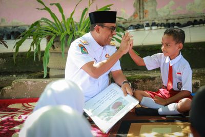 Hadiri Rakornas di Jakarta, Ini Langkah Konkret Bupati Ozan untuk Pendidikan Maluku Tengah
