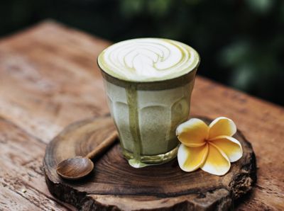 Viral di Dunia Minuman! Matcha dan Kopi Sekarang Jadi Duet Maut, Bukan Saingan!