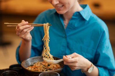 111 Caption Makan Ramen Bahasa Inggris, Singkat Aesthetic!