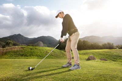 Mengapa Golf Jadi Olahraga Favorit Para Pebisnis Pria? Ini Alasannya