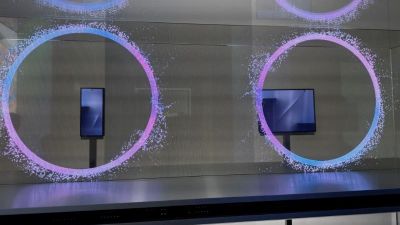 Samsung Perkenalkan Prototipe Ponsel Lipat Tiga di K-Tech Showcase
