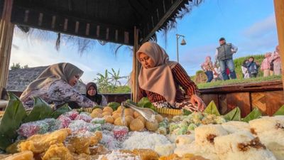 Dari Tarian Topeng hingga Jajanan Kampung, Bantaragung Hidupkan Ekonomi Warga