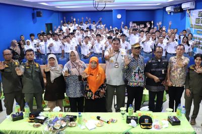Pelajar SMAN 74 Jakarta Antusias Ikuti Satpol PP Goes To School