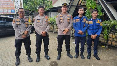 Bukan Polisi, Petugas Damkar yang Bantu Turis Thailand Cari HP Hilang