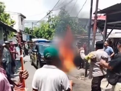 Viral Diduga Maling Dibakar Massa di Surabaya, Seluruh Badan Dilahap Api!