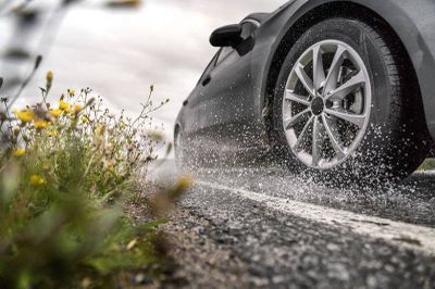 5 Tips Memilih Ban Mobil yang Tepat Sesuai Kondisi Jalan, Jangan Asal Pilih!