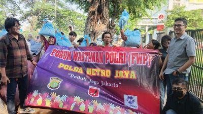 Forum Wartawan Polri Bagi-bagi Bansos di Jakarta, Sasar Orang Tak Mampu
