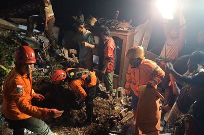 Satu Keluarga Tertimbun Longsor di Trenggalek, 4 Tewas Satu Selamat