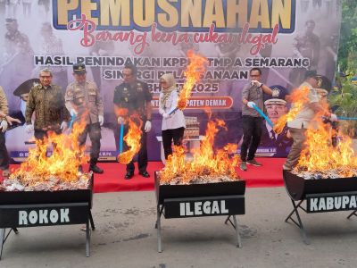 Bea Cukai dan Pemkab Demak Musnahkan Rokok dan Miras Ilegal