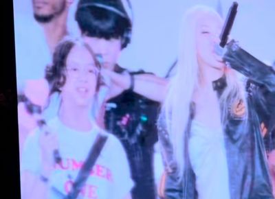 Momen Rose Ajak Fans Nyanyi Bareng di atas Panggung Konser BLACKPINK
