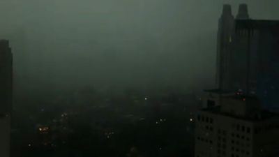 Kabut Tebal Selimuti Jakarta, Warganet: Kaya Gotham City!