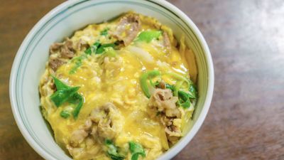 Bubur Ayam Kuah Kuning: Santapan Hangat di Musim Hujan