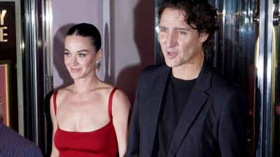 Katy Perry Konfirmasi Hubungan dengan Justin Trudeau di Konser Praha