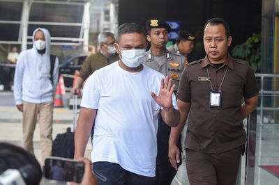 Gubernur Riau Abdul Wahid Tiba di Gedung KPK Usai Terjaring OTT, 9 Orang Dibawa ke Jakarta