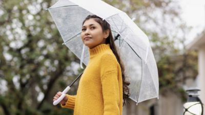 Tips Fashion Stylish Menyongsong Musim Hujan