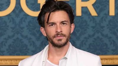 Jonathan Bailey Dinobatkan Sebagai Pria Terseksi Dunia 2025