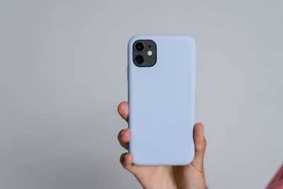 Haruskah HP Selalu Dipakaikan Casing? Ini Penjelasannya