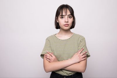 5 Zodiak Cewek yang Paling Jutek Tapi Seru, Salah Satunya Kamu?