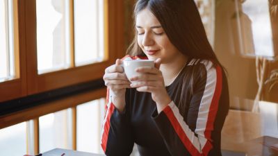 Kebiasaan Ngopi di Indonesia: Antara Manfaat dan Risiko