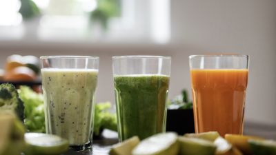 Smoothie vs Jus: Memahami Perbedaan Nutrisi dan Manfaat Kesehatan