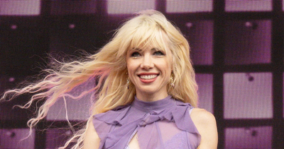 Carly Rae Jepsen Ngaku Hamil Setelah Sebulan Menikah