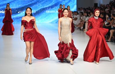 Tampil di Acara JFW, Maudy Ayunda Jadi Sorotan karena Outfit dan Senyumnya yang Mempesona