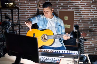 Bikin Lagu Pake AI, Duit 120 Juta Raib! Polisi Buru Produser Gadungan di Semarang