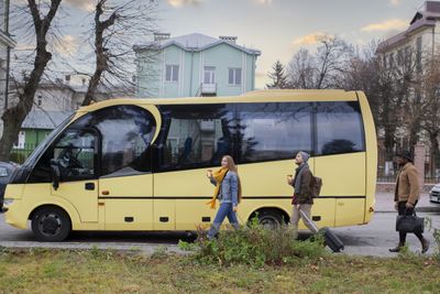 5 Arti Mimpi Naik Bus Menurut Pandangan Islam, Pertanda Apa?